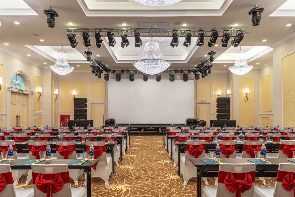 Отель Melia Vinpearl 5*